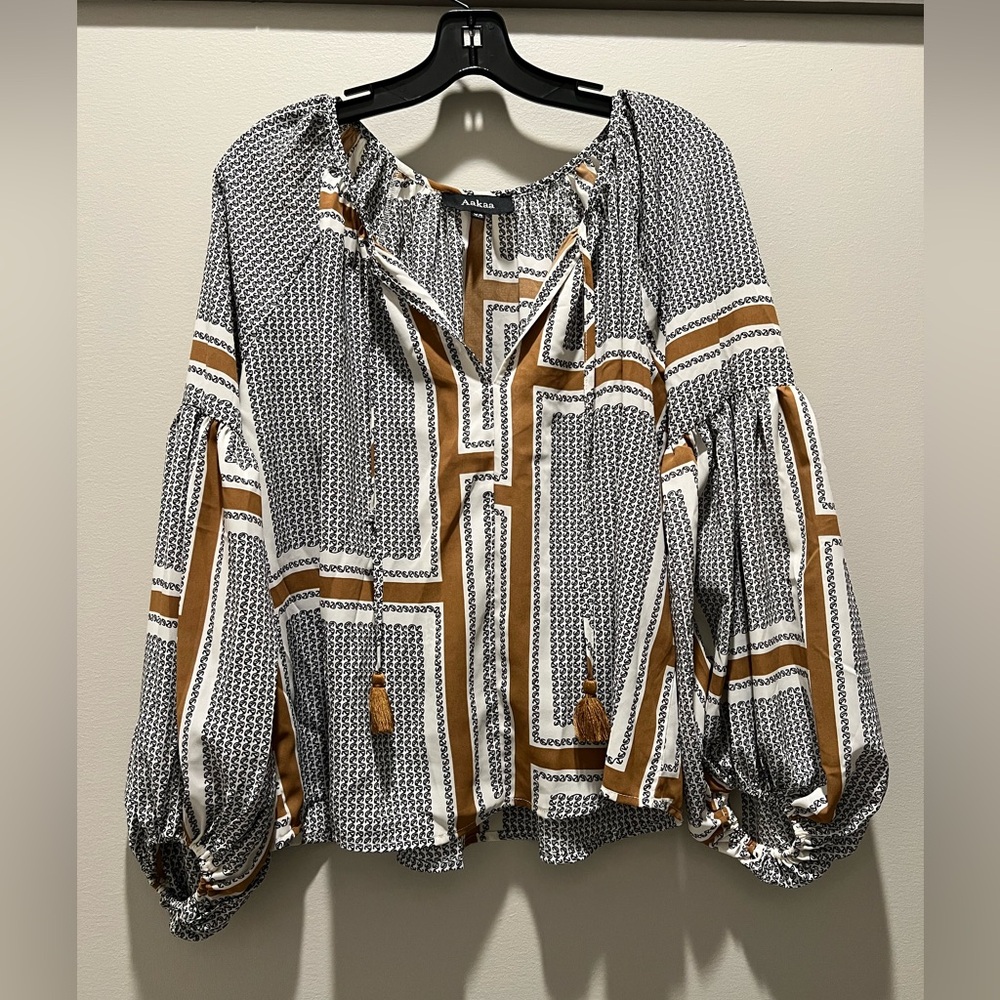 Aakaa Top Vici NWOT size XS